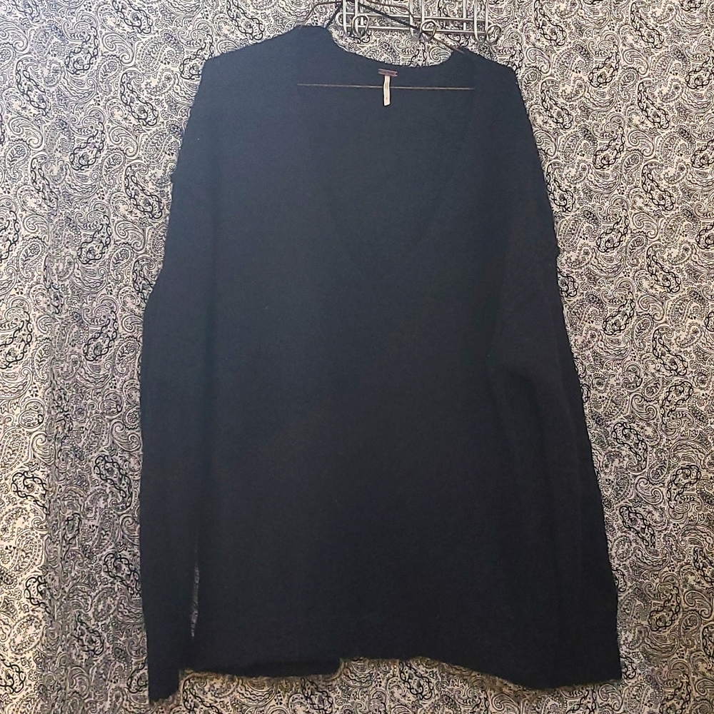 Free people black soft sweater plunging neck xxl big